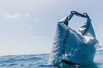 Earth Pak Bolsa Seca Impermeable de Serie Torrent para Kayak, canotaje, Senderismo, Camping y Pesca con Estuche para teléfono a Prueba de Agua (Verde, 20L)