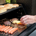 Masterbuilt® Gravedad Series™ 800 Barbacoa de carbón Digital + Plancha + Fumador en Negro