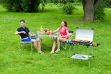 Campingaz 600 SG, estufa de camping con parrilla y soporte, cocina de gas compacta para exteriores, quemadores con protección contra el viento, tiempo de cocción extra rápido, almacenamiento compacto